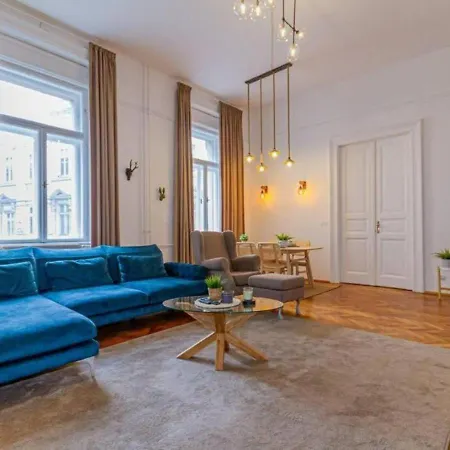 Luxury By The Famous Vaci Street * Budapeşte