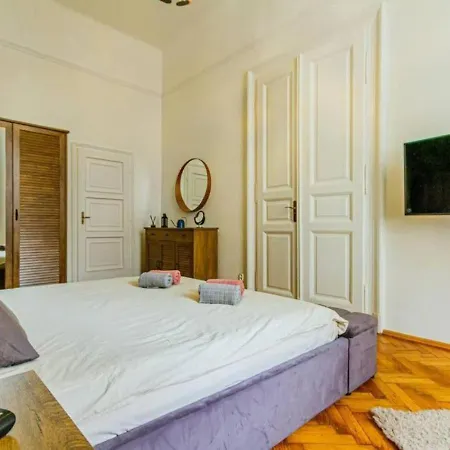 Luxury By The Famous Vaci Street Апартаменты Будапешт