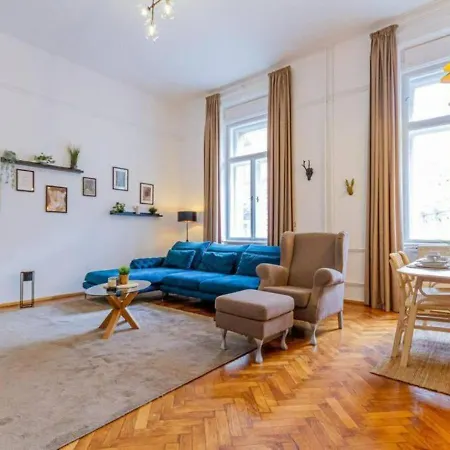Luxury By The Famous Vaci Street *